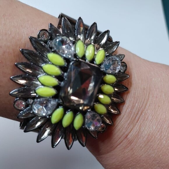 3/$30 Womens Bracelet Statement Cuff Starburst Flower Acrylic Rhinestone Estate - Picture 2 of 10